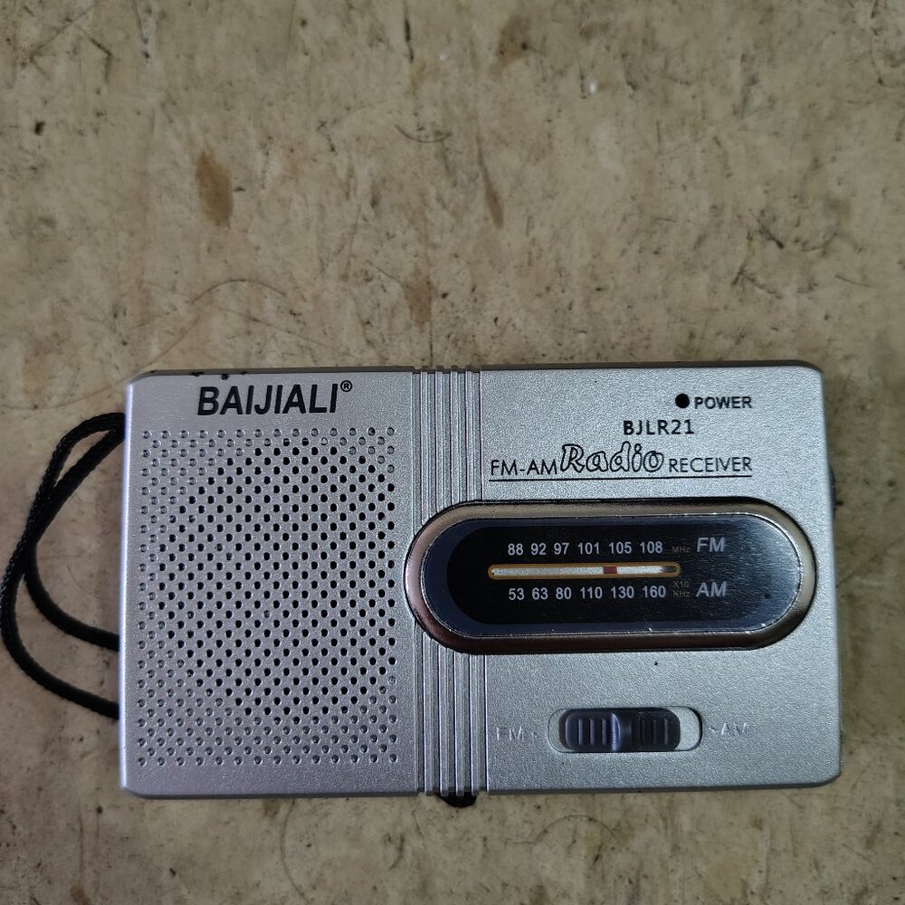 AM/FM POCKET RADIO